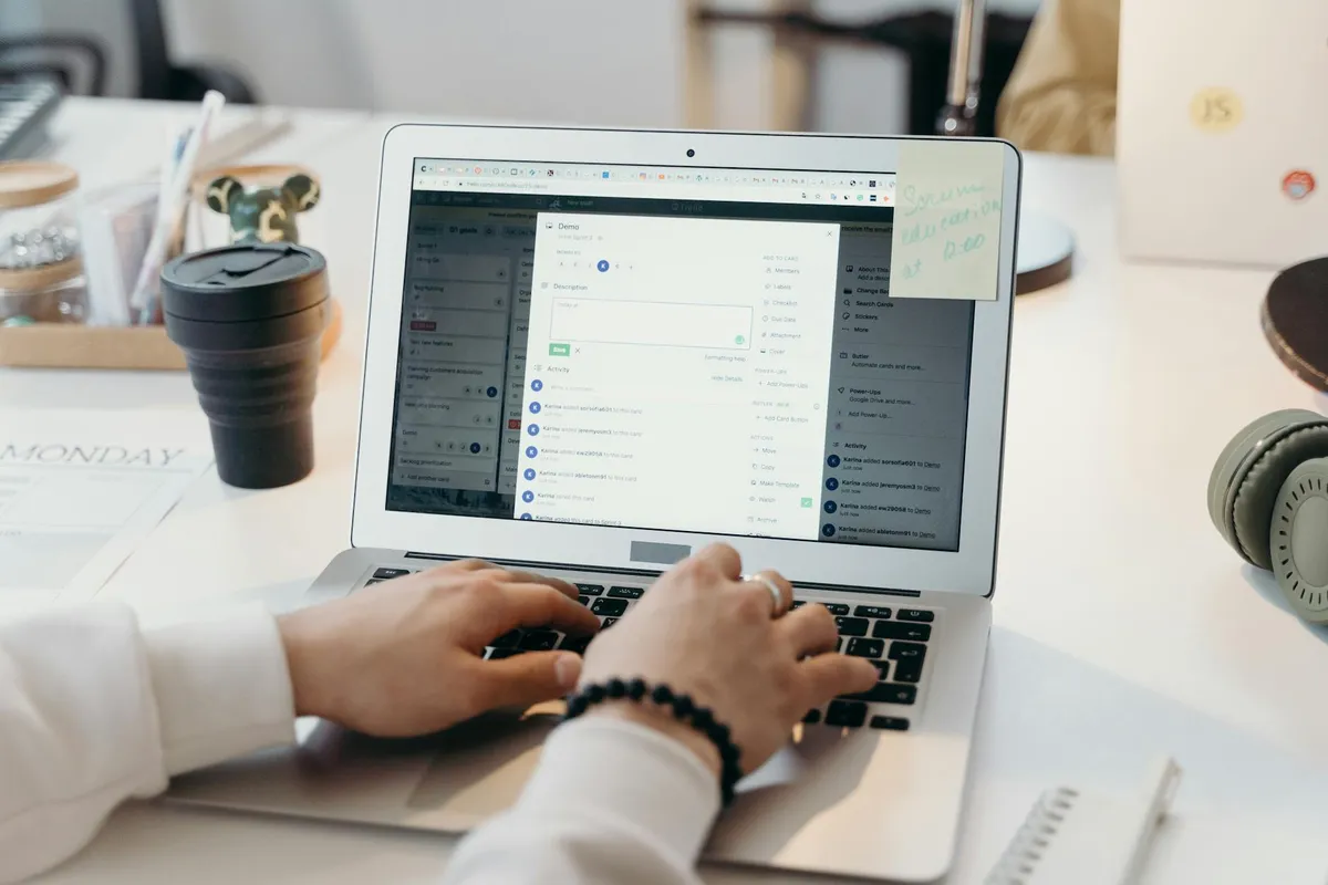 Resend vs Postmark vs Brevo : email transactionnel
